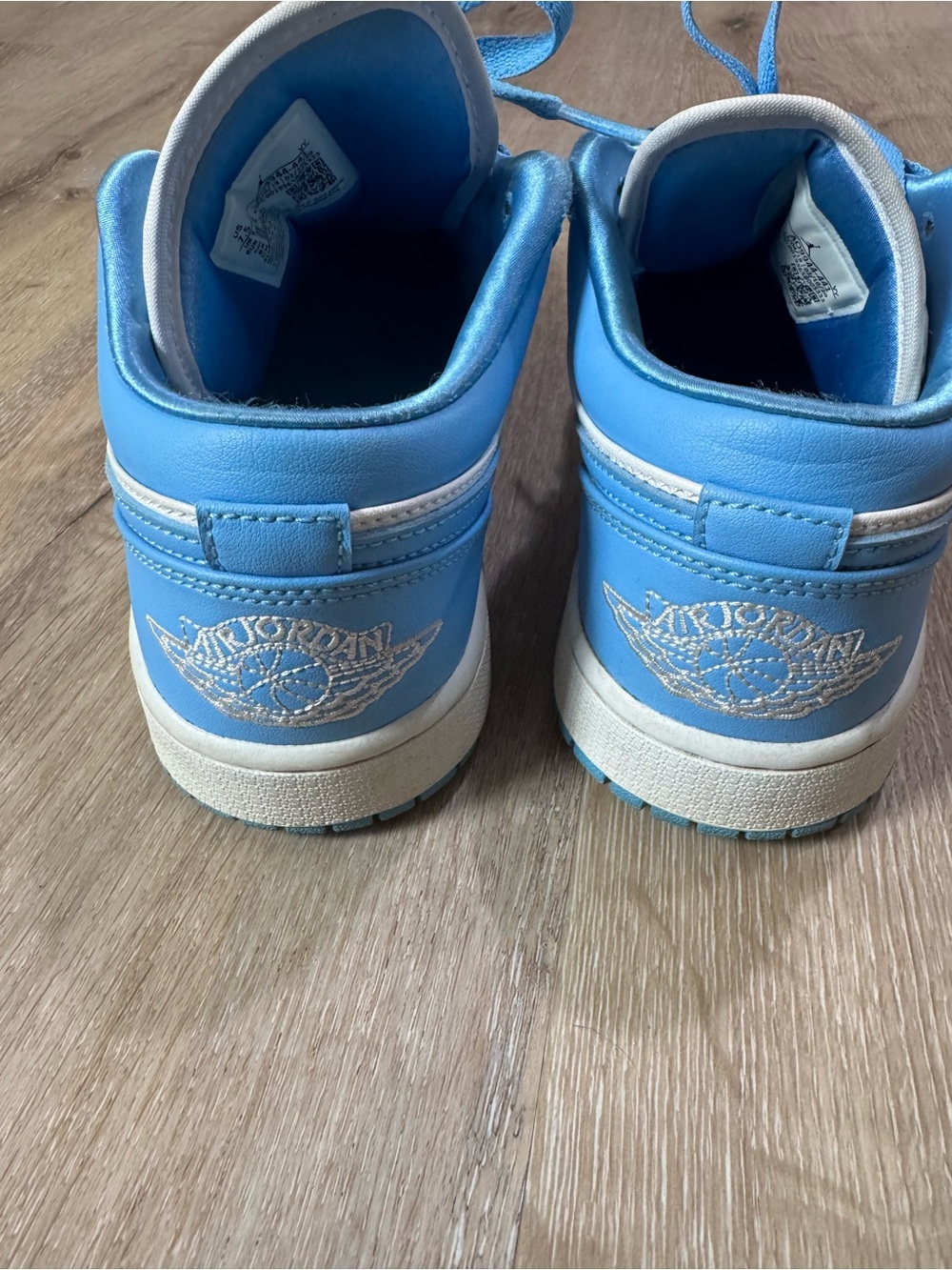 Jordan 1 Low UNC - Picture 3 of 3